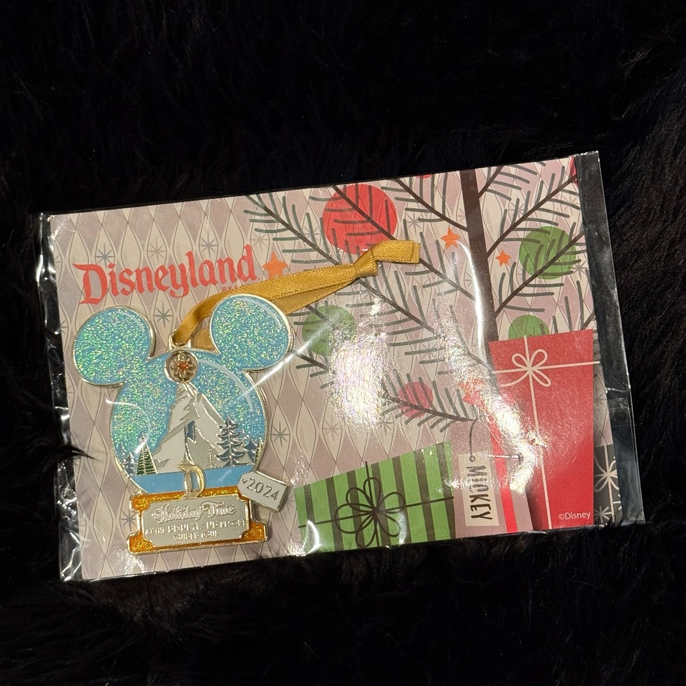 EXCLUSIVE LIMITED EDITION Disneyland Christmas Ornament